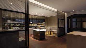 Body treatments, facials, 4 treatment rooms, manicures and pedicures