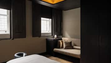 Body treatments, facials, 4 treatment rooms, manicures and pedicures