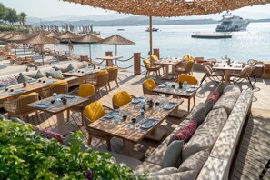 3 restaurantes; se sirve desayuno, almuerzo y cena