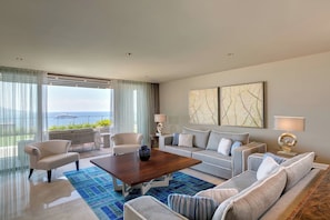 Premier Room, 3 Bedrooms, Sea View | Property amenity