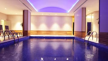 2 piscines couvertes, piscine extérieure, cabanons gratuits