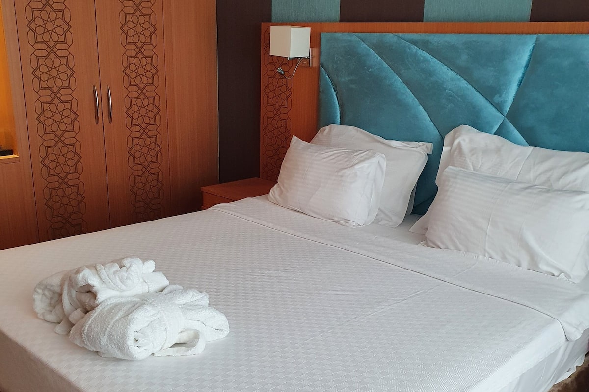 Standard Room | Minibar, in-room safe, blackout drapes, soundproofing