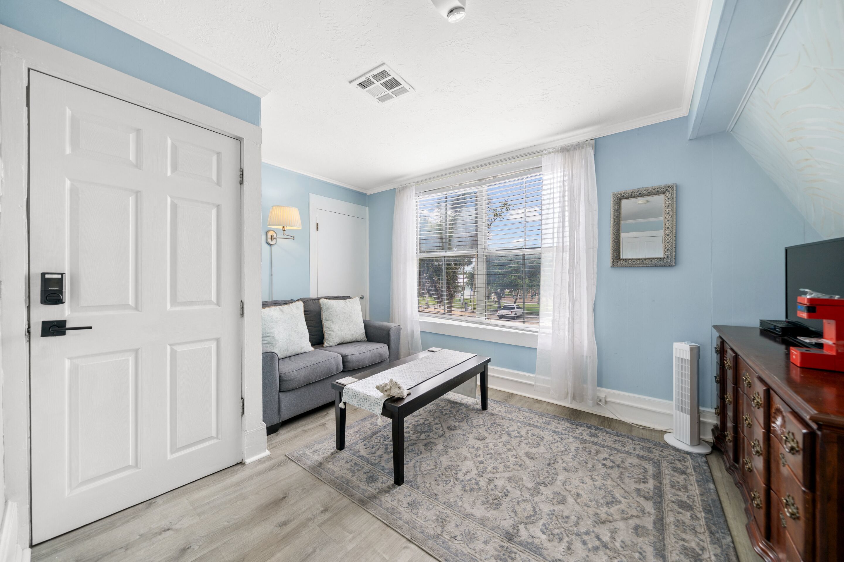 Phòng đôi Cao cấp, có phòng tắm riêng (Sunset Suite)