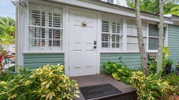 Luxury Double Room, Private Bathroom (Turtles Nest) | Lobby