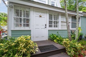 Luxury Double Room, Private Bathroom (Turtles Nest) | Lobby