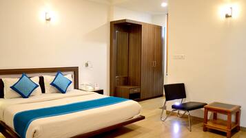 Superior Double Room, 1 Double Bed, City View | Premium bedding, in-room safe, desk, soundproofing