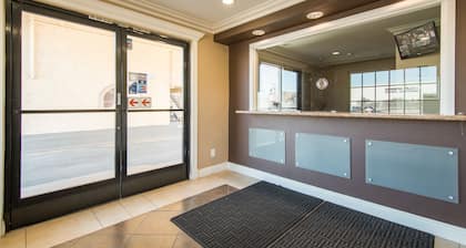 Industry Inn & Suites