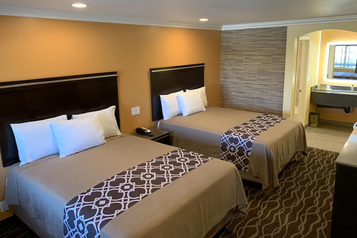 Deluxe Double 2 Queen Beds Non Smoking | Blackout curtains, iron/ironing board, free WiFi, bed sheets