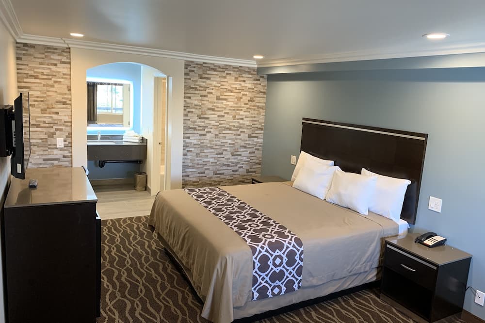 Industry Inn & Suites