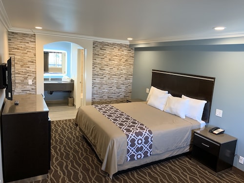 Industry Inn & Suites