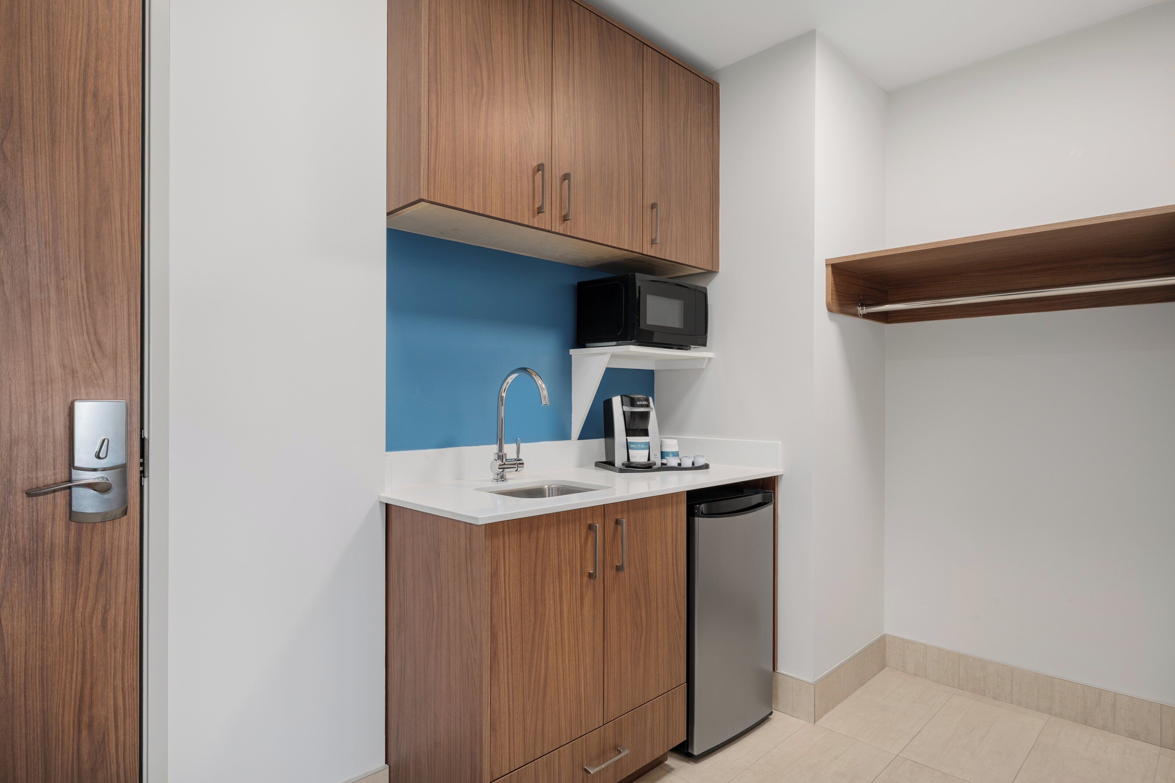 Photo - Holiday Inn Express & Suites Victoria - Colwood