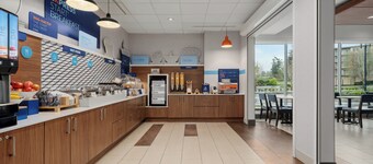 Holiday Inn Express & Suites Victoria - Colwood