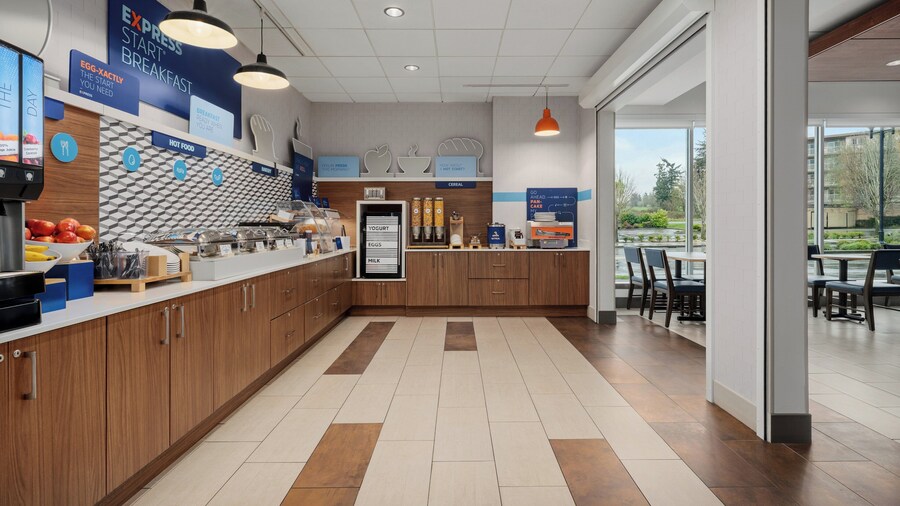 Holiday Inn Express & Suites Victoria - Colwood