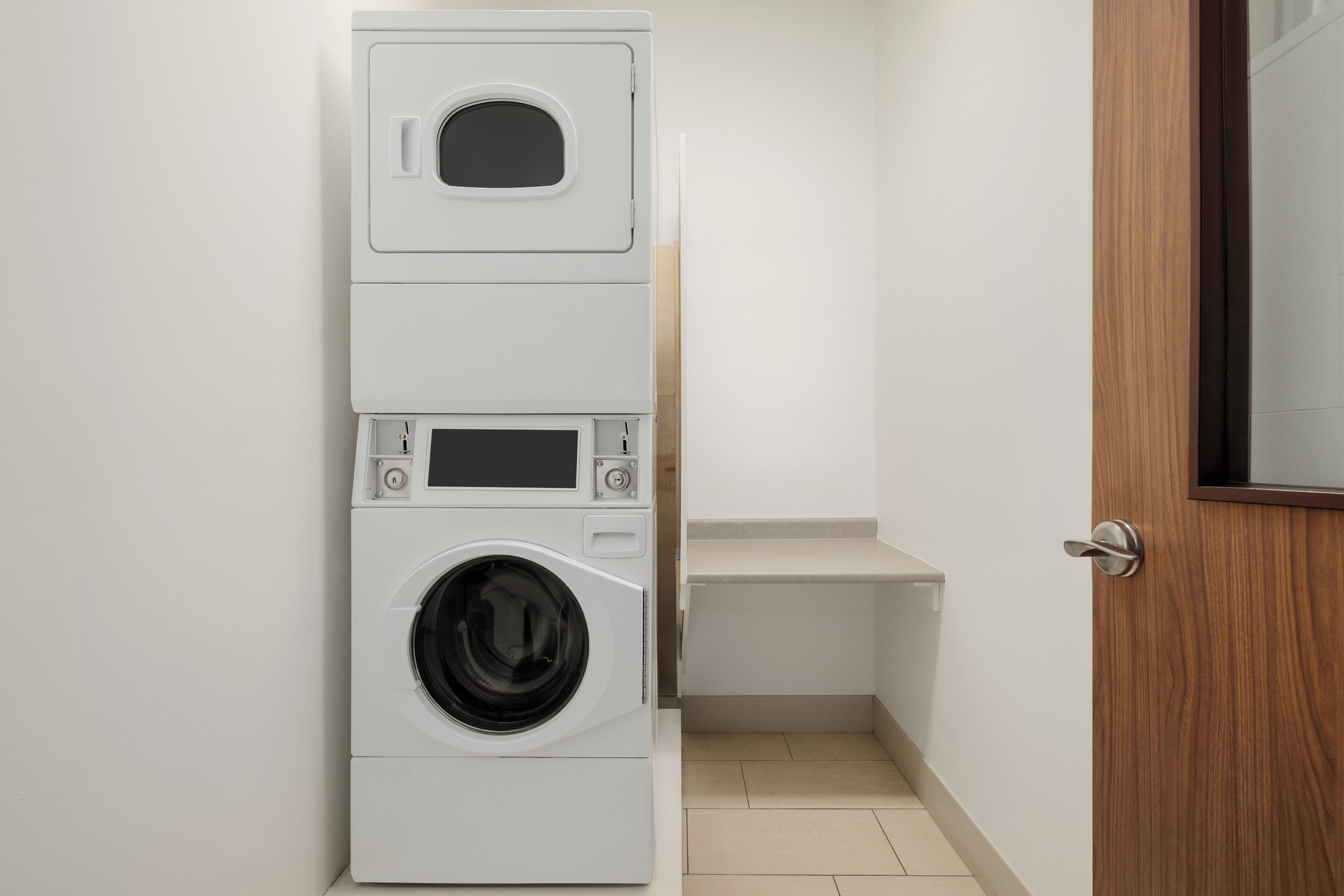 Photo - Holiday Inn Express & Suites Victoria - Colwood
