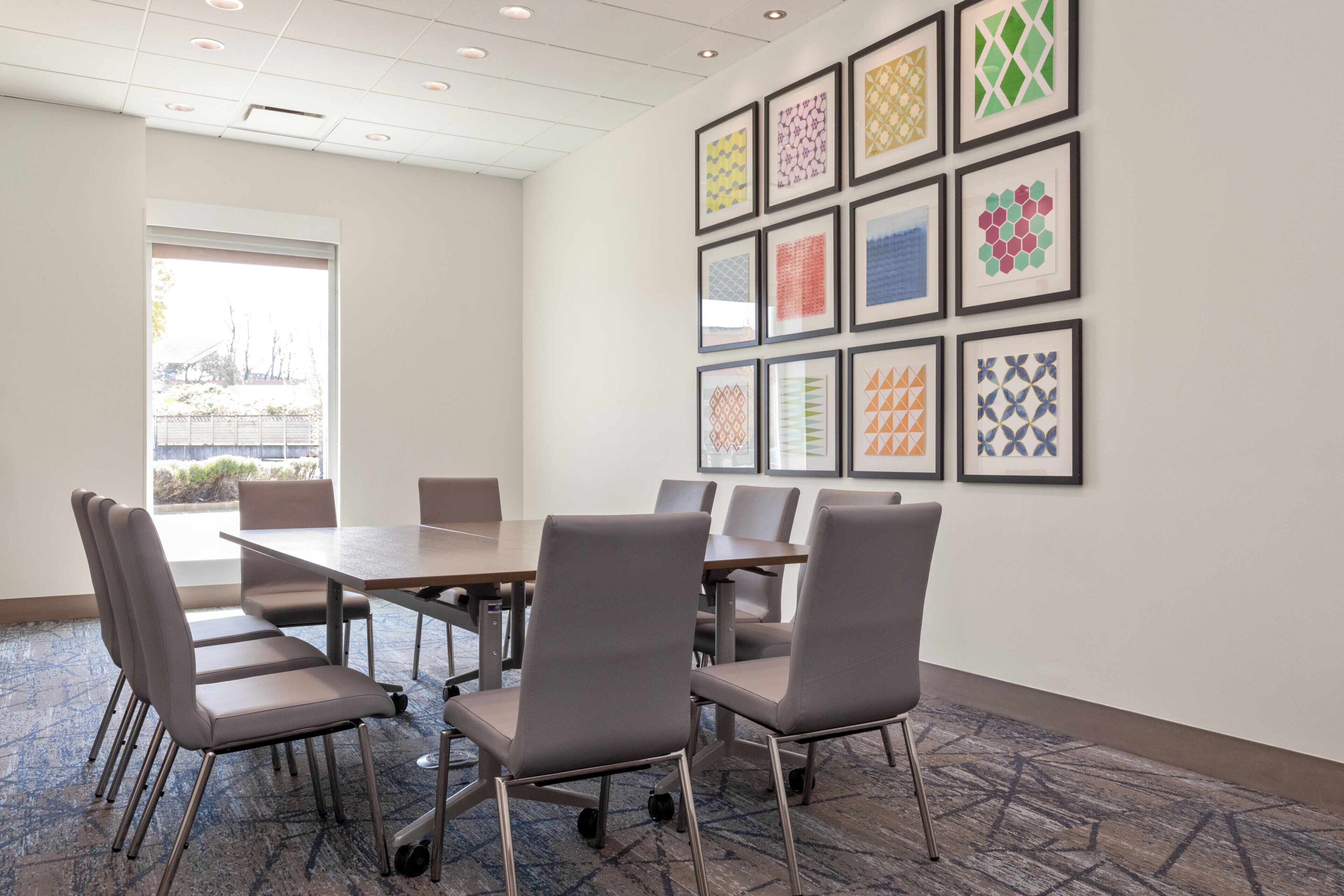 Photo - Holiday Inn Express & Suites Victoria - Colwood