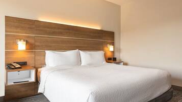 Quarto standard, 1 cama King | Cofres nos quartos, escrivaninha, espaço de trabalho para notebook
