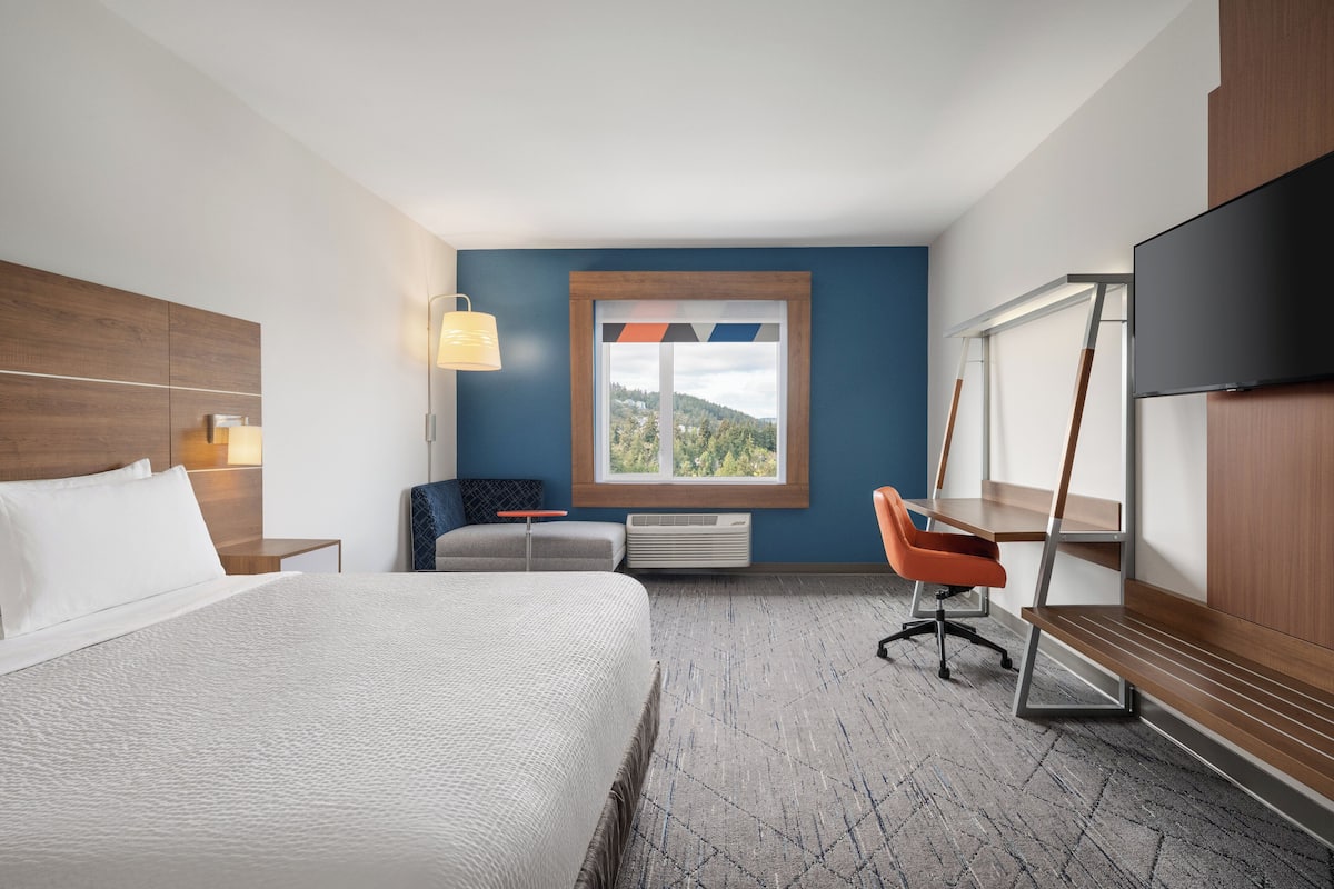 Chambre Standard, 1 trĂšs grand lit, vue montagne | Coffres-forts dans les chambres, bureau