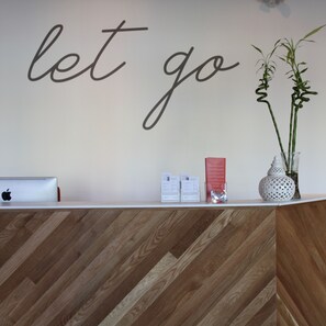 Manicures and pedicures - Courtyard by Marriott Calgary South (Calgary)