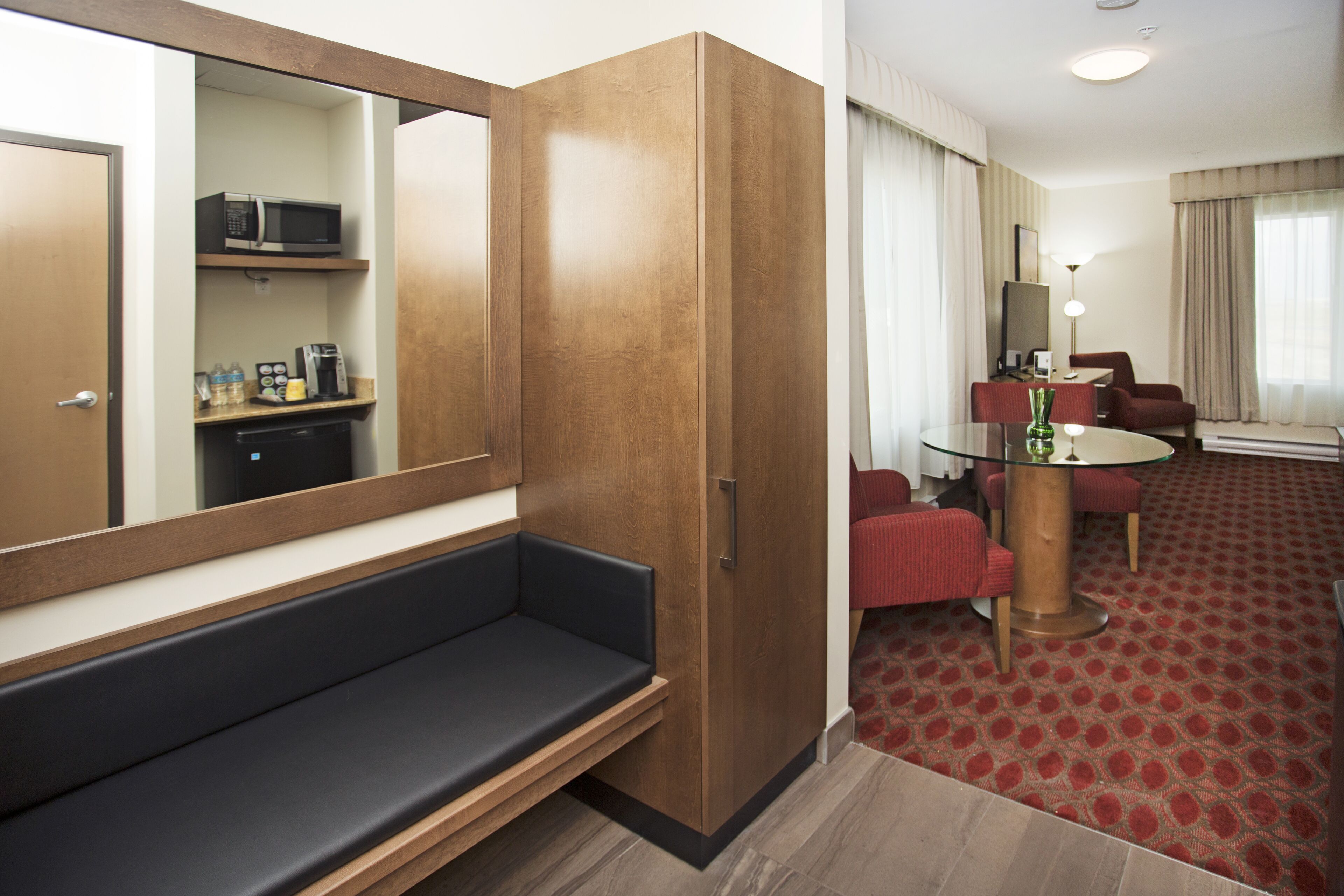 premium bedding, pillow-top beds, in-room safe, desk