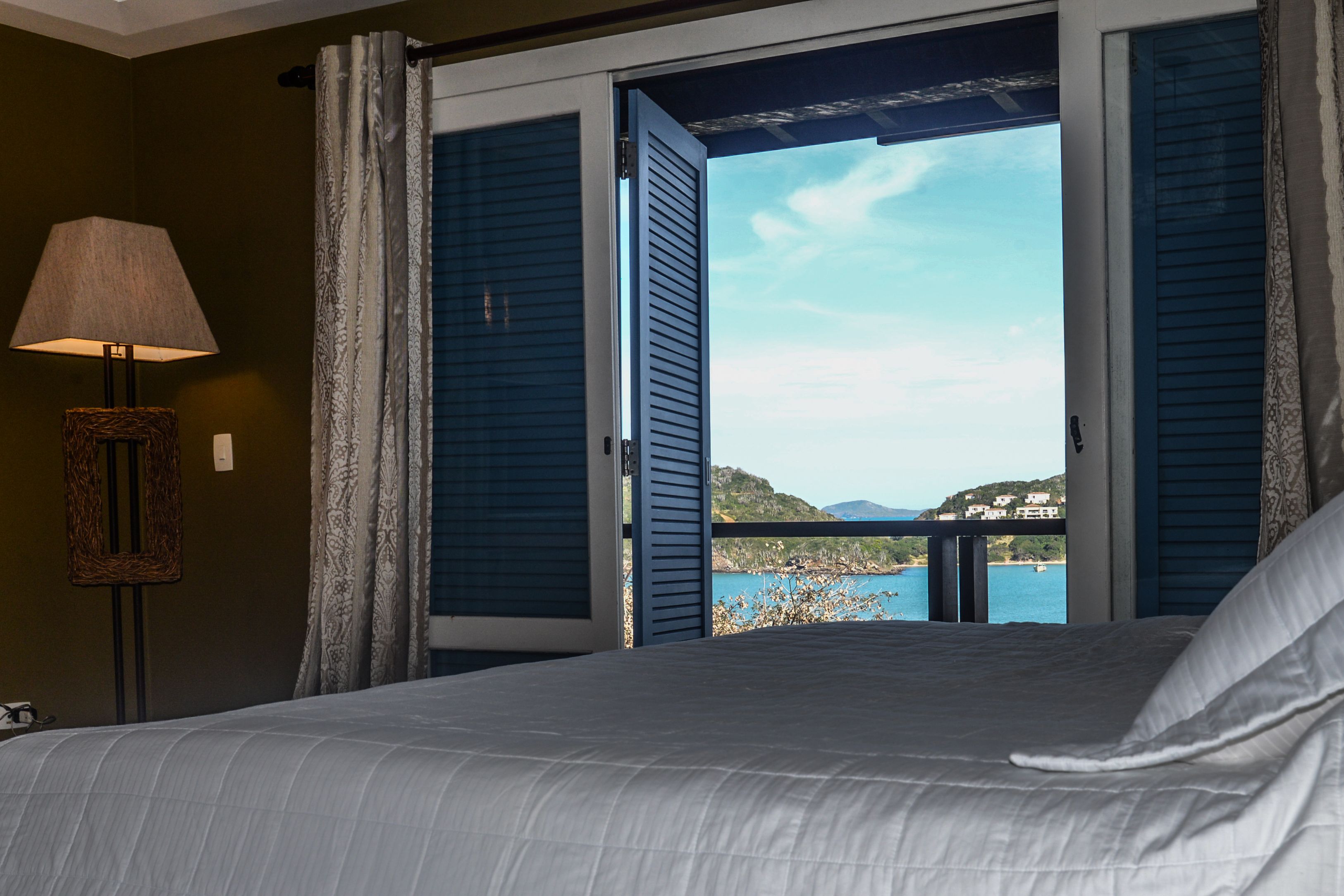 迷你吧、房內夾萬、書桌、遮光窗簾/窗簾