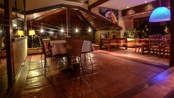 Breakfast, lunch and dinner served