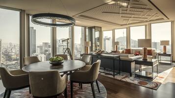 Premium bedding, minibar, in-room safe, desk