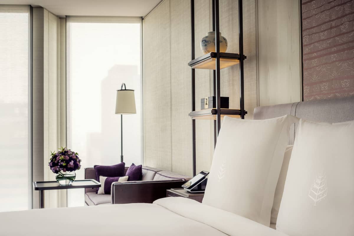 Sengetøy av topp kvalitet, minibar, safe på rommet og skrivebord