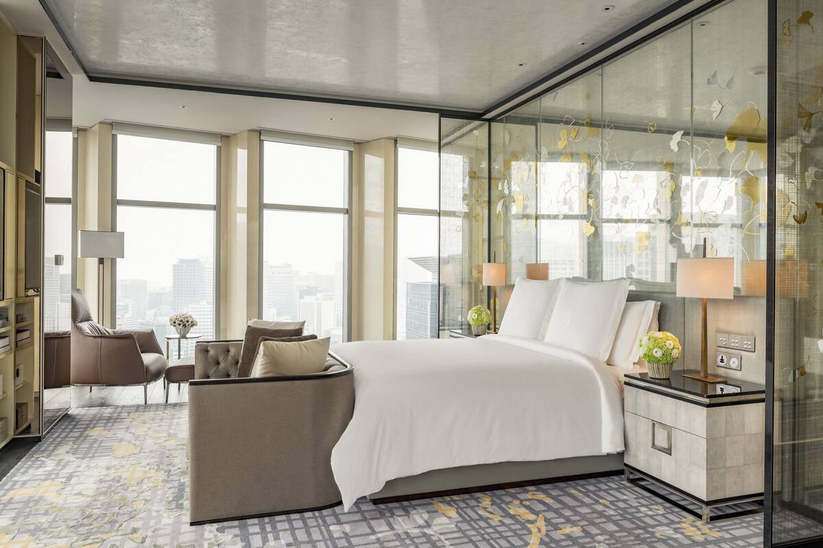 premium bedding, minibar, in-room safe, desk