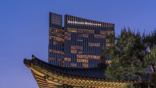 The exterior of the Four Seasons Hotel with traditional Korean architecture and modern building above. - Four Seasons Hotel Seoul (Seoul)