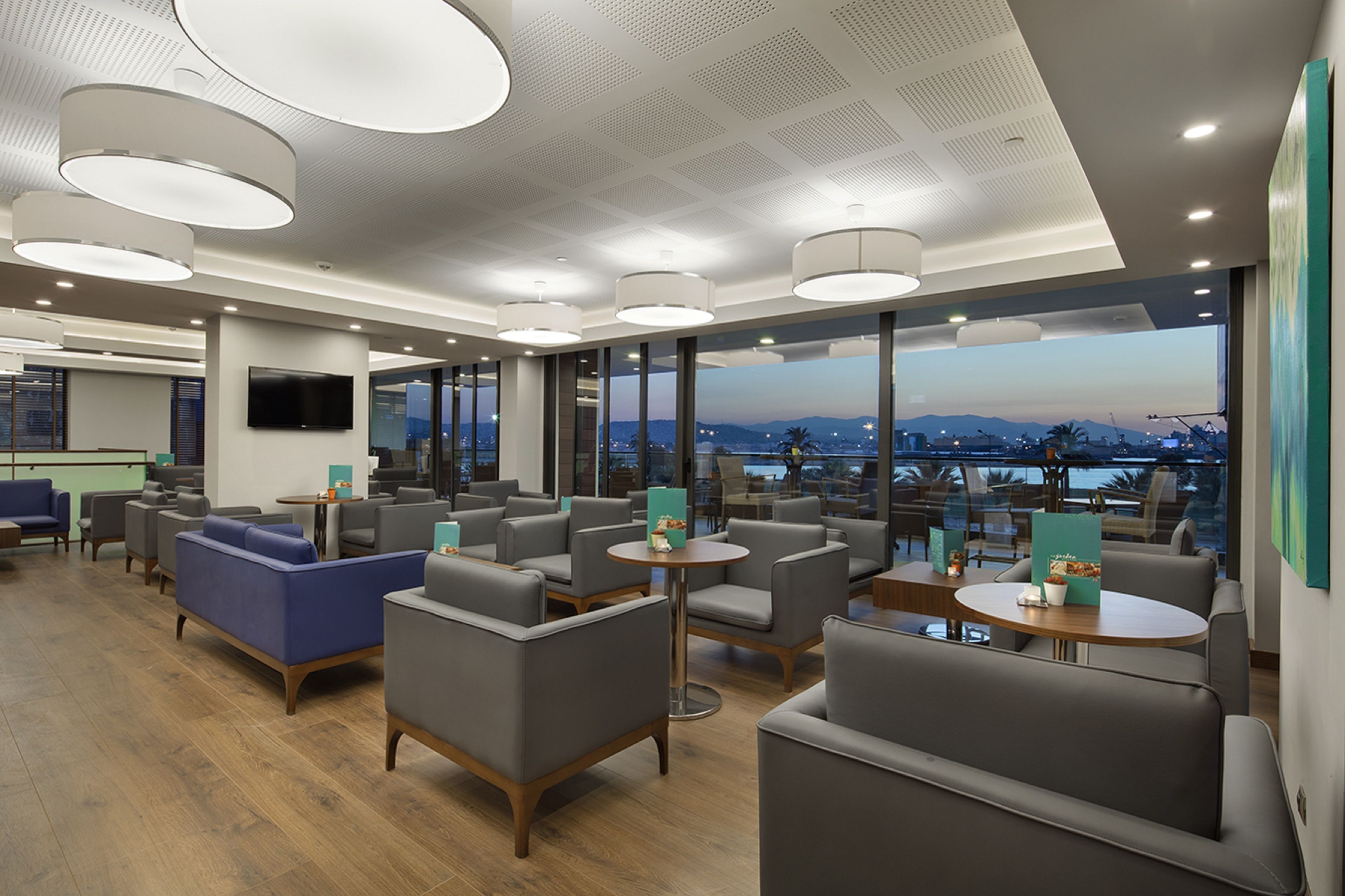 Área de estar no saguão