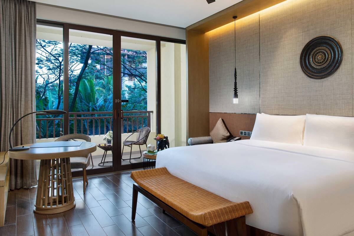 Deluxe-huone, 1 suuri parisÀnky, parveke | Ylelliset vuodevaatteet, untuvapeitot, pillowtop-patjalliset sÀngyt