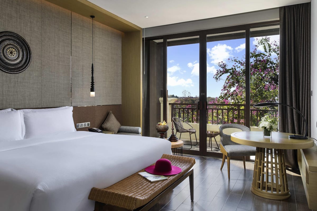 Habitación ejecutiva, 1 cama de matrimonio grande, balcón | Ropa de cama de alta calidad y edredones de plumas