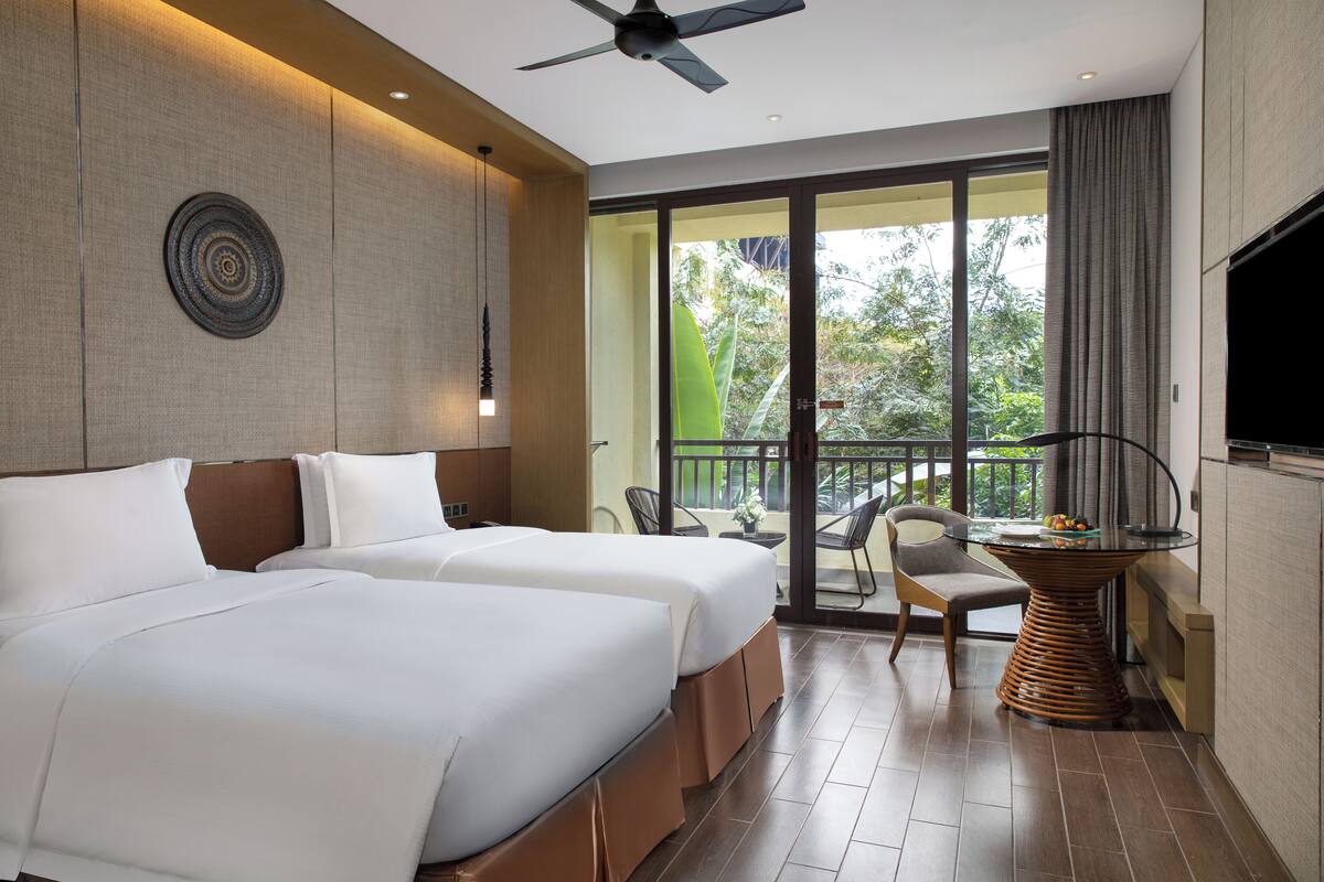 1 bedroom, premium bedding, down comforters, pillowtop beds