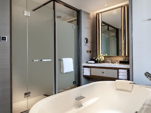 DELUXE SUITE, 1 King Size Bed | Premium bedding, down duvets, pillow-top beds, minibar - Pullman Resort Xishuangbanna (Xishuangbanna Dai)
