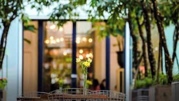 8 restoran, melayani sarapan, makan siang; sajian masakan internasional