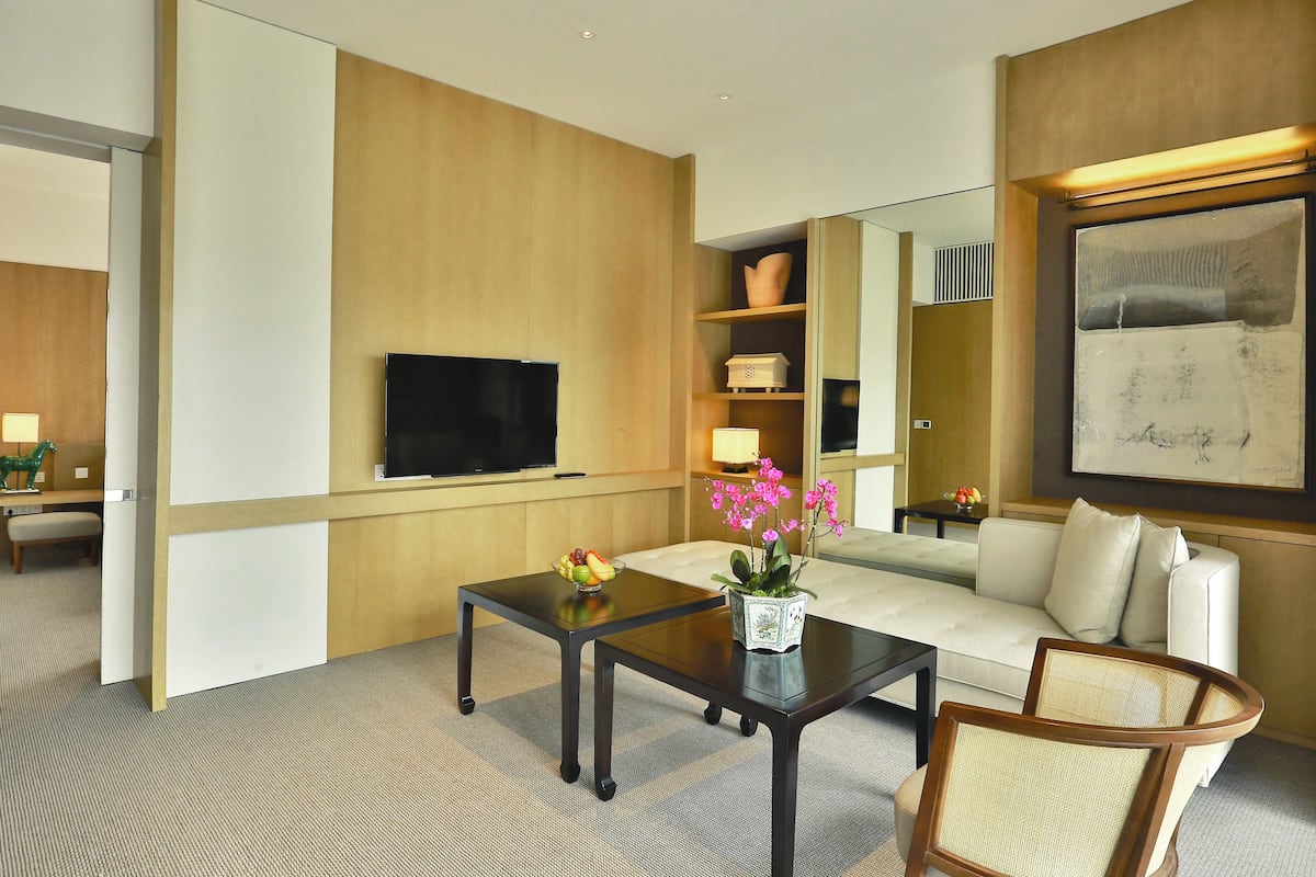 49-inch led tv with satellite channels, tv, dvd player