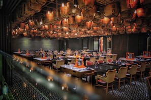 8 restaurants, breakfast, lunch, dinner served; international cuisine - Grand Hyatt Chengdu (Chengdu)