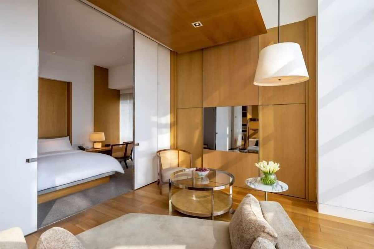 Minibar, una cassaforte in camera, una scrivania, tende oscuranti