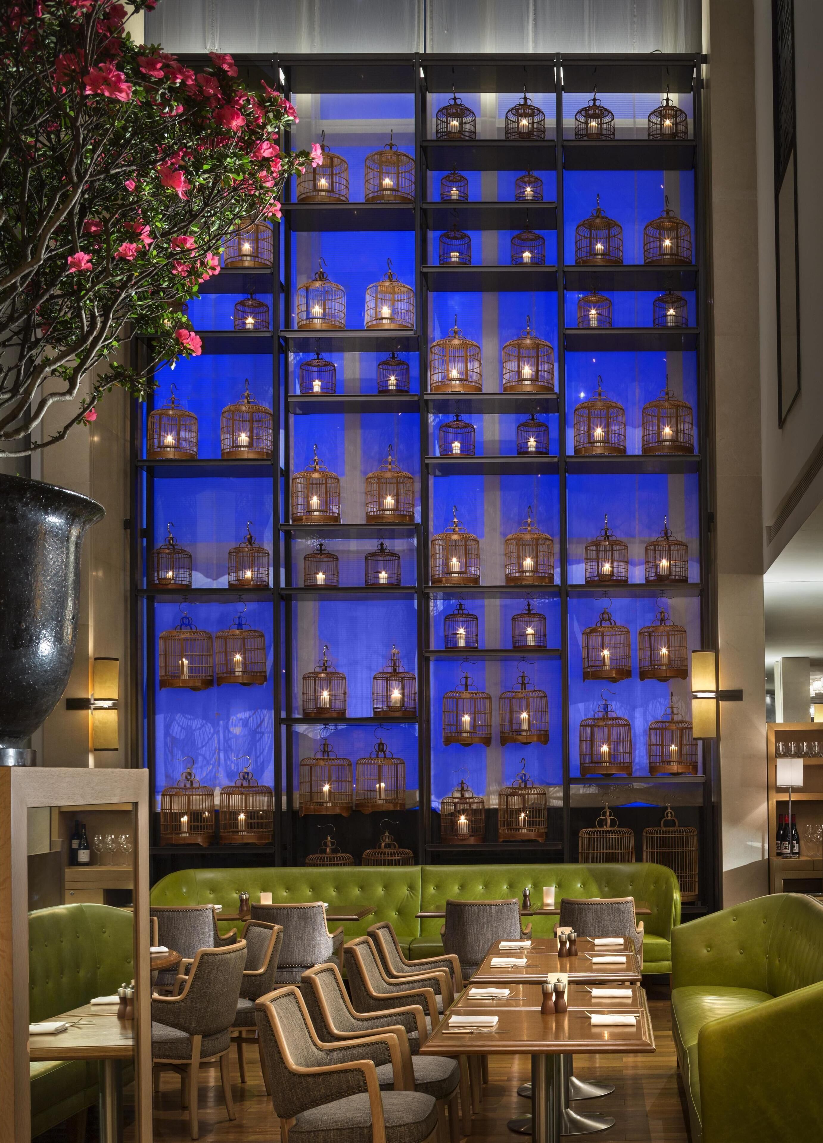 8 restaurants; breakfast, lunch, dinner and brunch served 