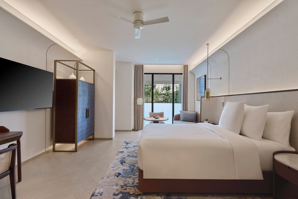 Kamar Klasik, 1 Tempat Tidur King, pemandangan kebun | Seprai katun Mesir, seprai premium, busa memori, dan isi minibar gratis