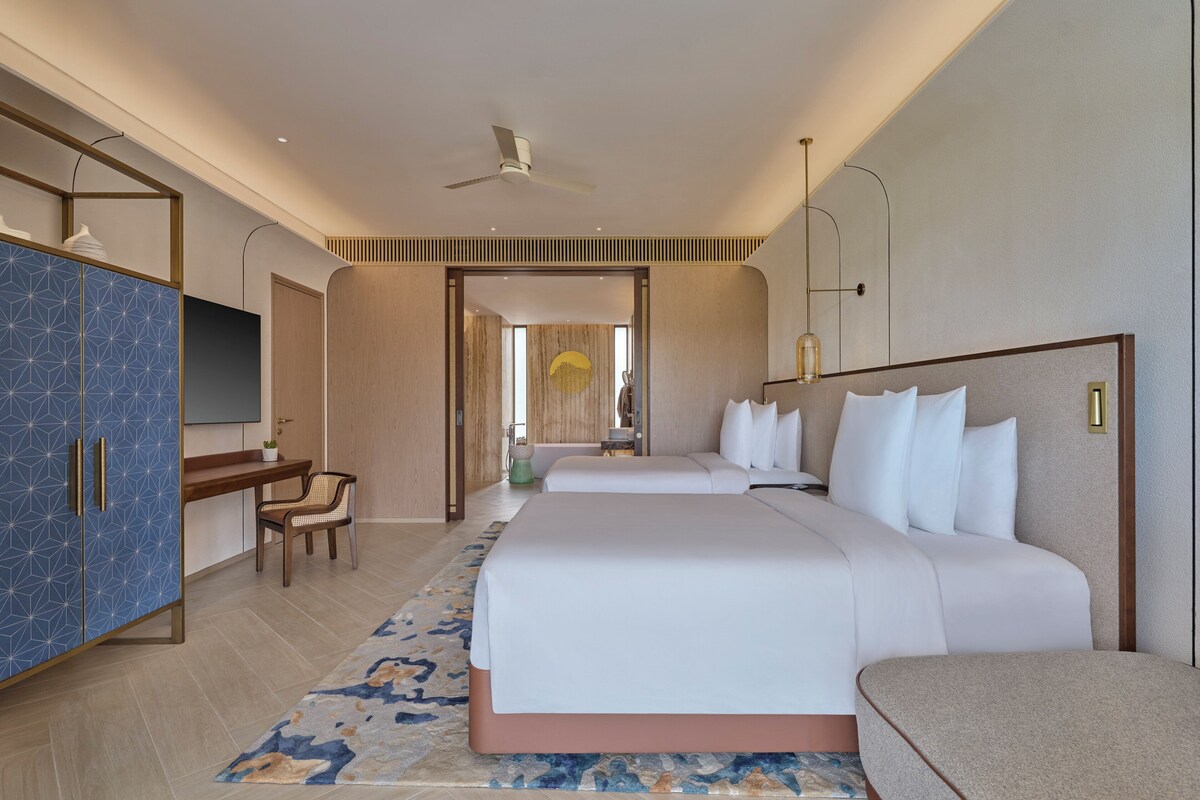 Seprai katun Mesir, seprai premium, busa memori, dan isi minibar gratis