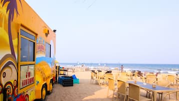 2 restaurants, breakfast, lunch, dinner served; international cuisine