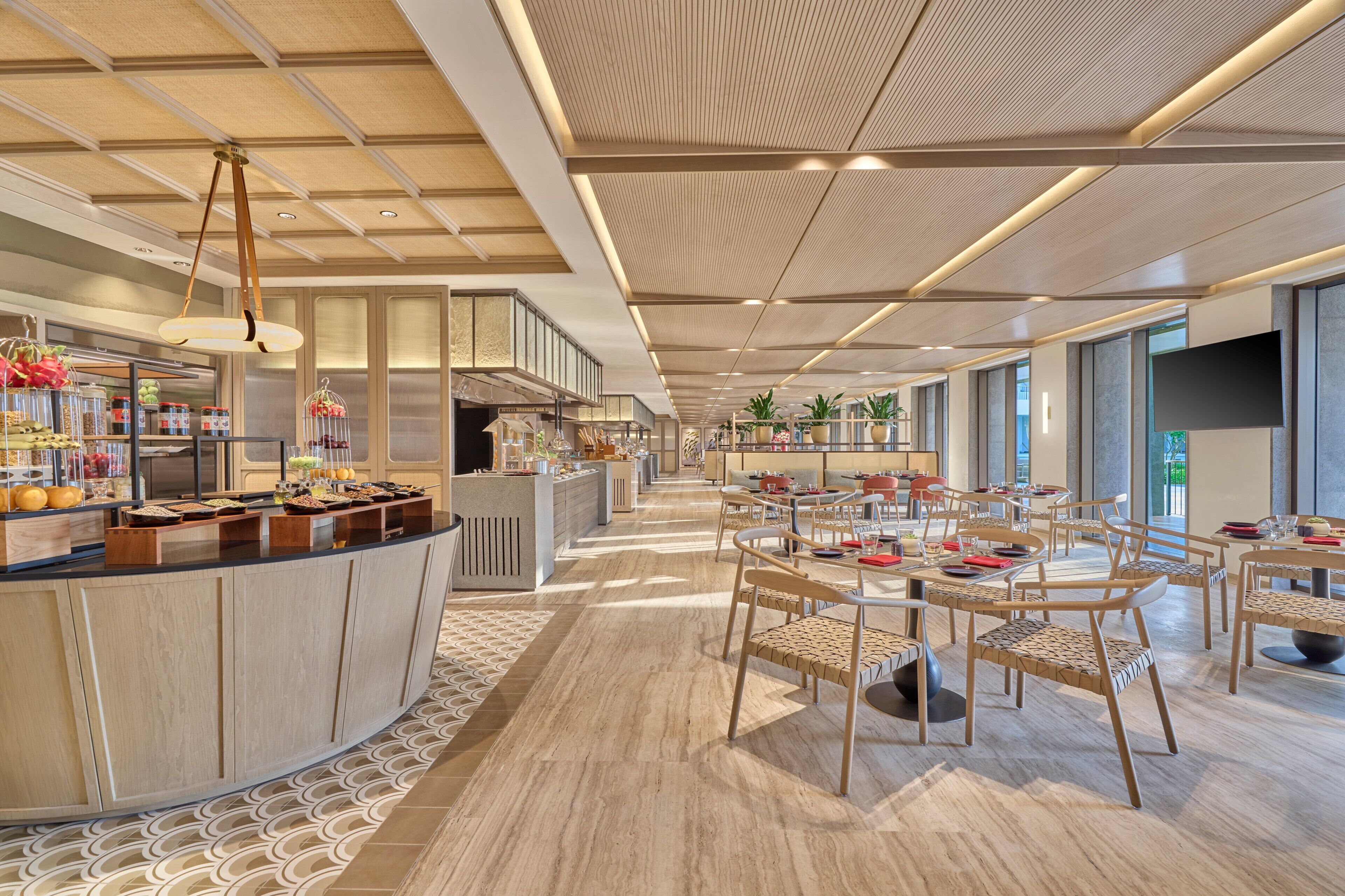 3 restaurants; breakfast, lunch, dinner, and brunch served