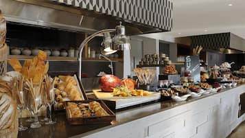 Daily buffet breakfast (INR 900 per person)