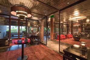 2 restaurants, breakfast, lunch, dinner served; international cuisine - InterContinental Chennai Mahabalipuram Resort by IHG (Tirupporur)