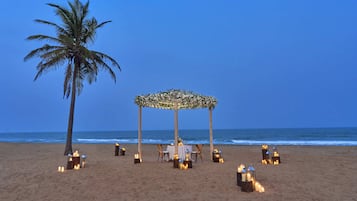 3 restaurants; breakfast, lunch, dinner and brunch served