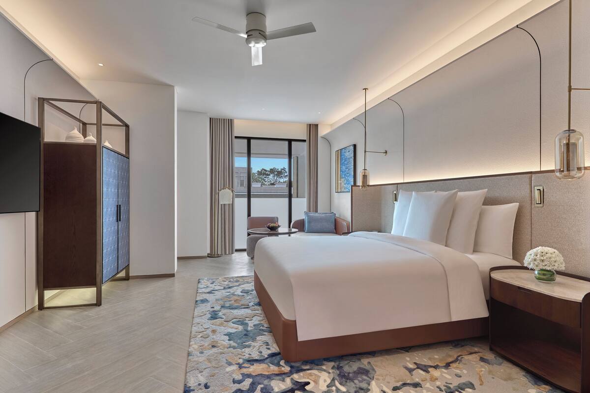 Chambre Classique, 1 très grand lit, vue piscine