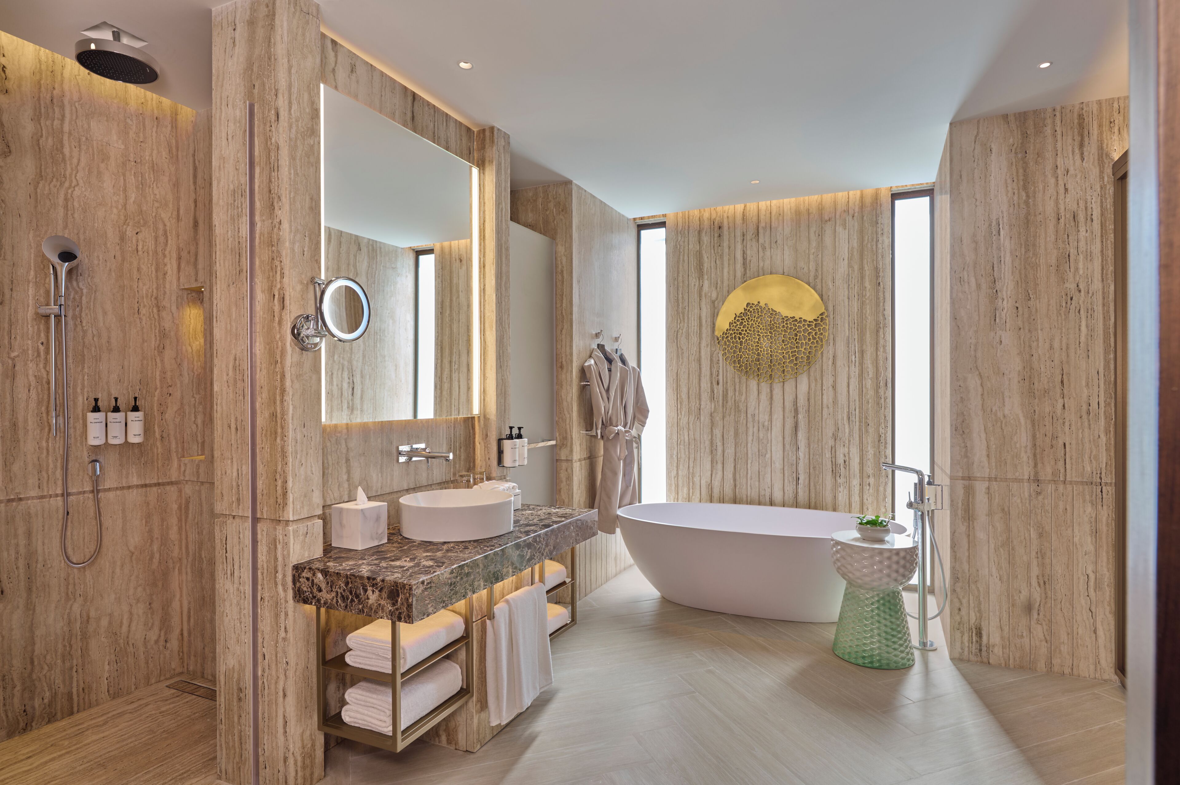 Separate tub and shower, deep soaking tub, rainfall showerhead