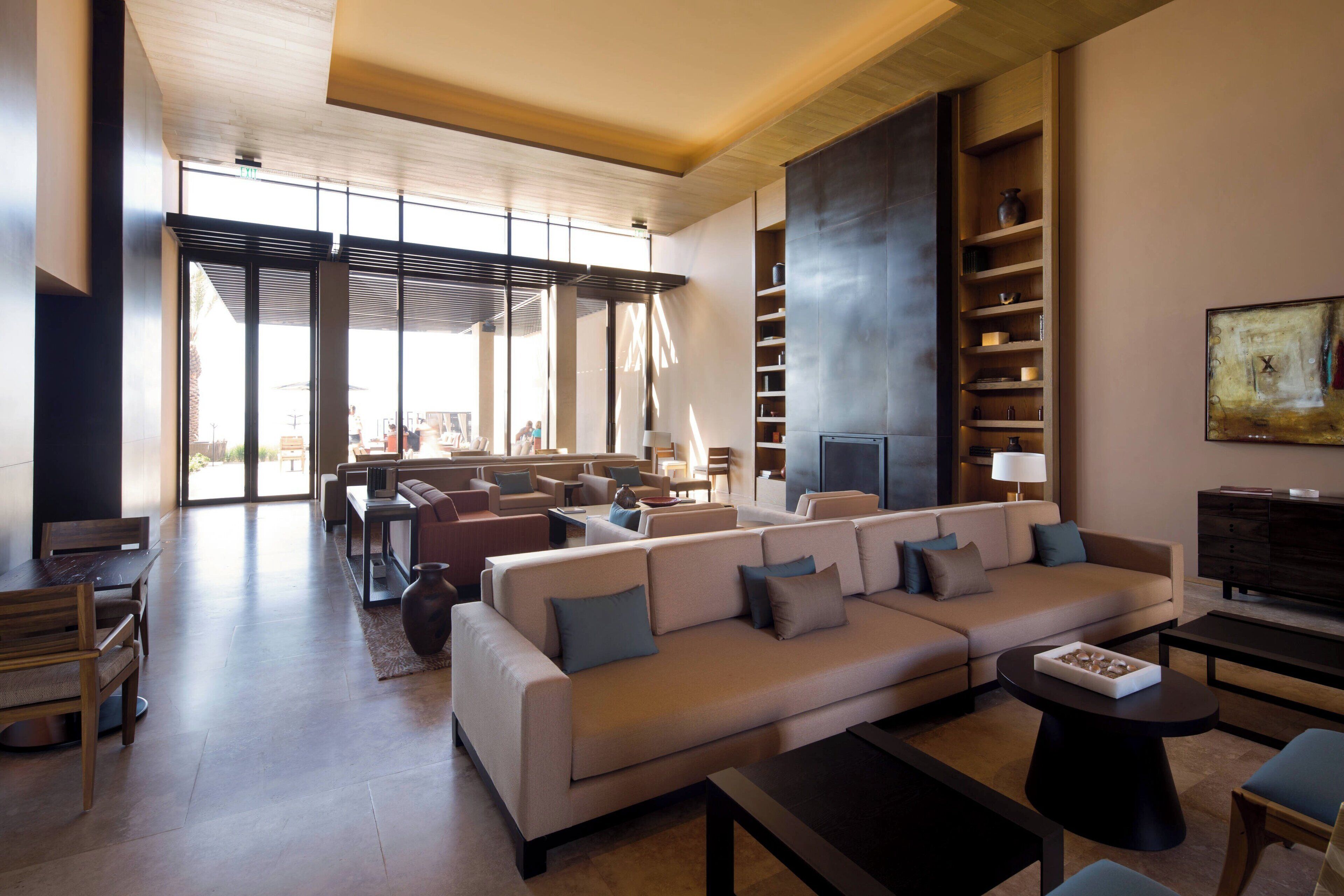 3 bars/lounges, poolside bar