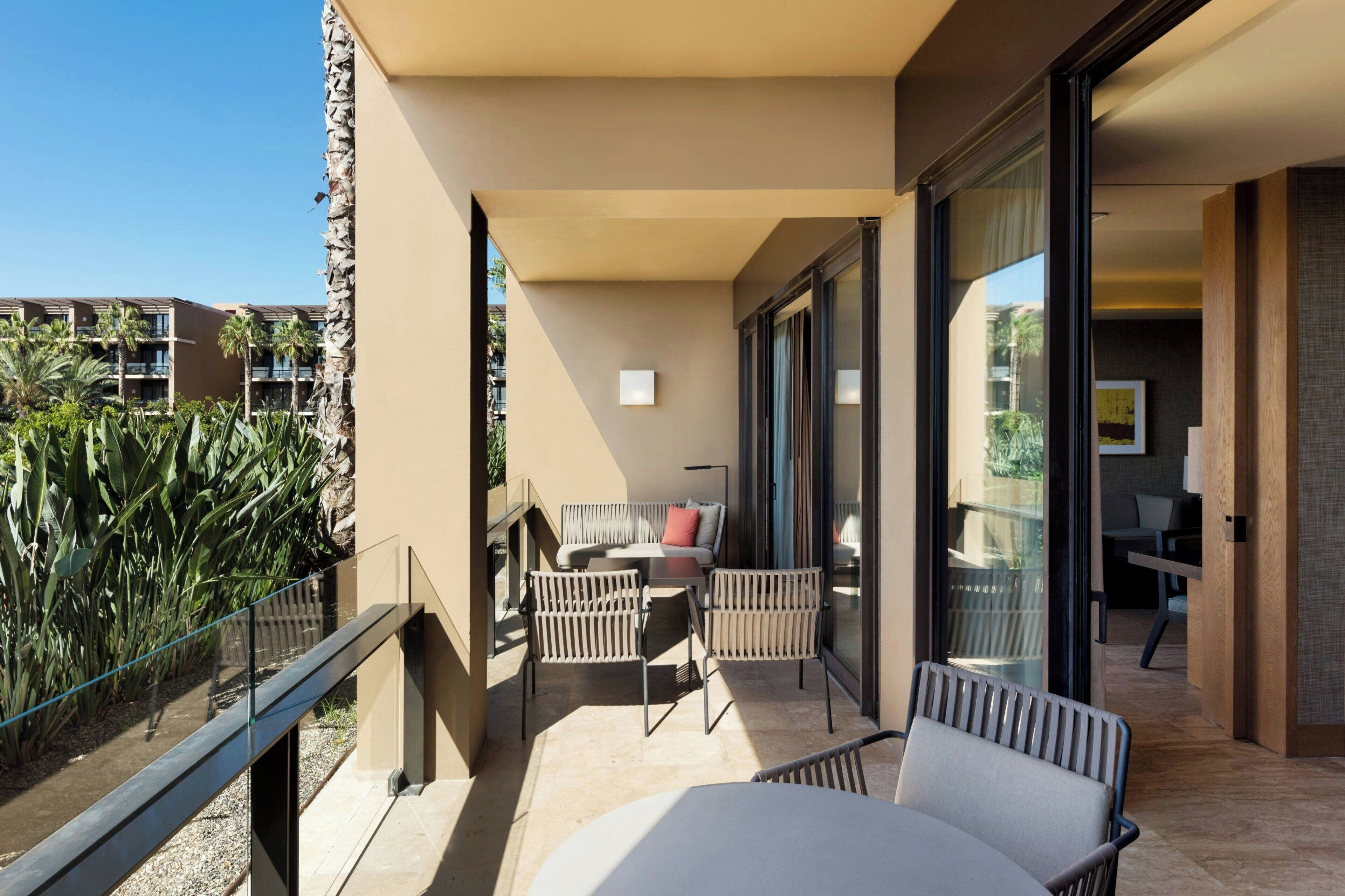 Suíte superluxo, 1 cama King e sofá-cama, vista para o resort | Frigobar, cofres nos quartos, quartos à prova de som